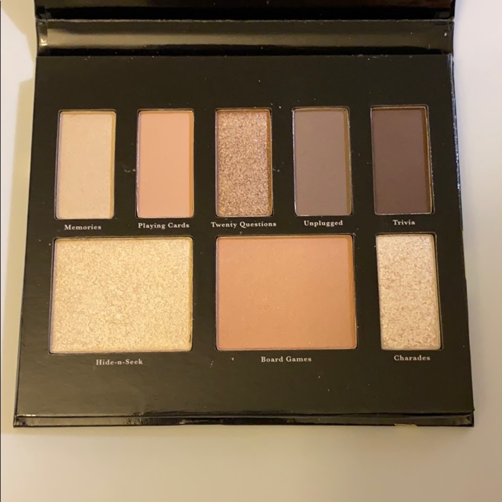 Eye shadow palette